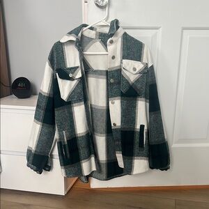 Plaid Button-Up Jacket in Green and White